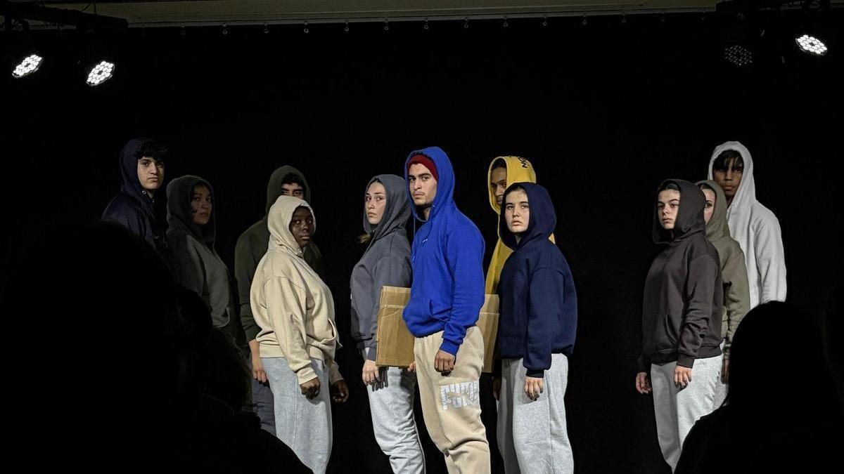 «Dins el llot», teatre per mirar de cara la migració