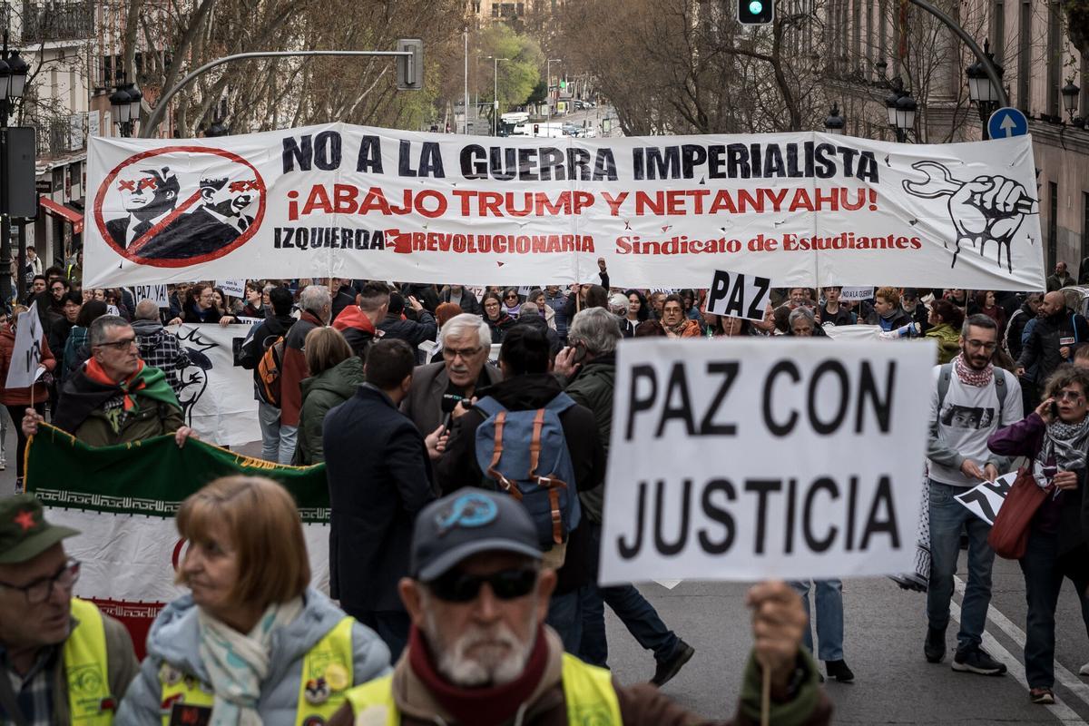 Las imágenes de la manifestación del "no a la guerra" en Madrid.