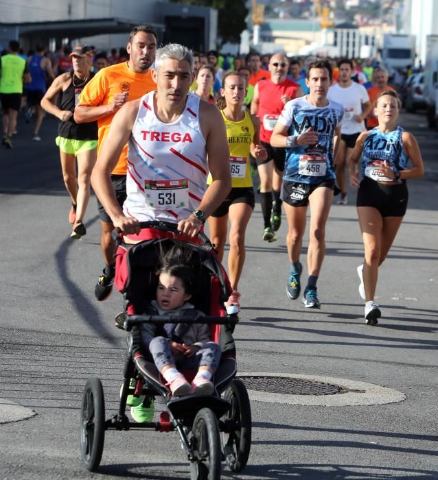 Casi medio millas de corredores completaron los diez kilómetros de la carrera de las Xornadas Marisqueiras do Berbés.