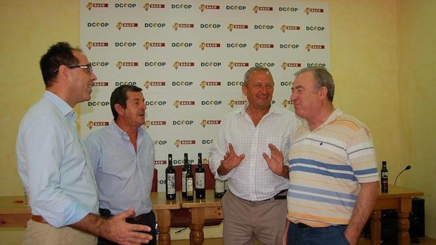 Responsables de Dcoop Vinos Baco en la presentación de la vendimia.