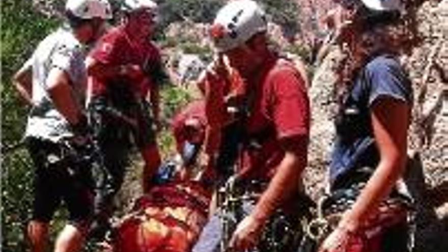 Ferit greu després de caure des d&#039;uns 50 metres fent ràpel a la ferrata de Solius