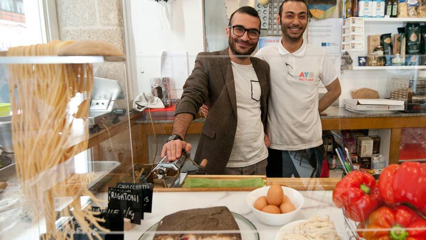 Los propietarios del Ayó Pasta Bar,  en el restaurante // Roller