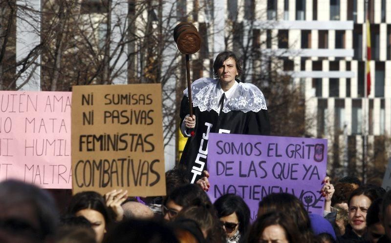 Manifestación contra la violencia machista en Zaragoza