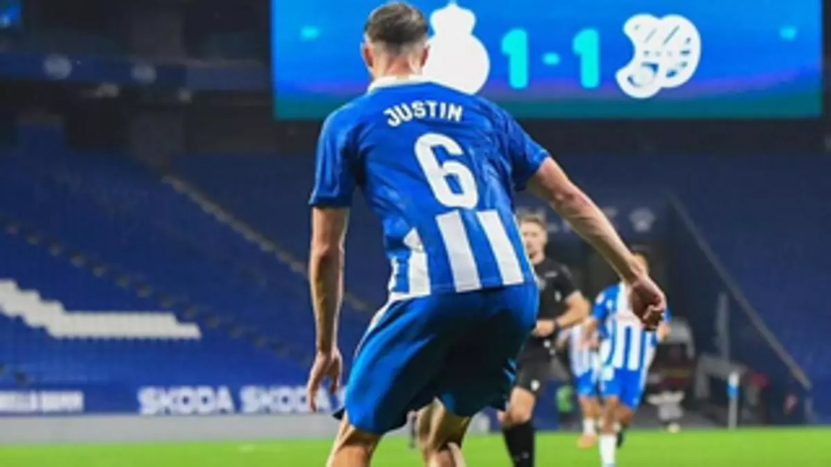 El Espanyol ultima la renovación de Justin Smith con avances para su cesión al Sporting