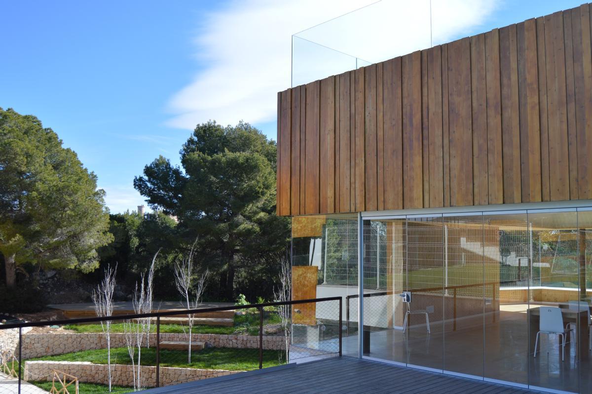 El centro educativo mantiene la esencia Queen’s: aulas flexibles en contacto con la naturaleza y acceso al exterior