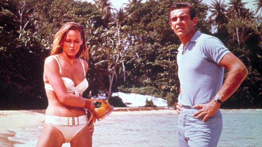 Ursula Andress y Sean Connery, en &#039;Agente 007 contra el Dr. No&#039;.