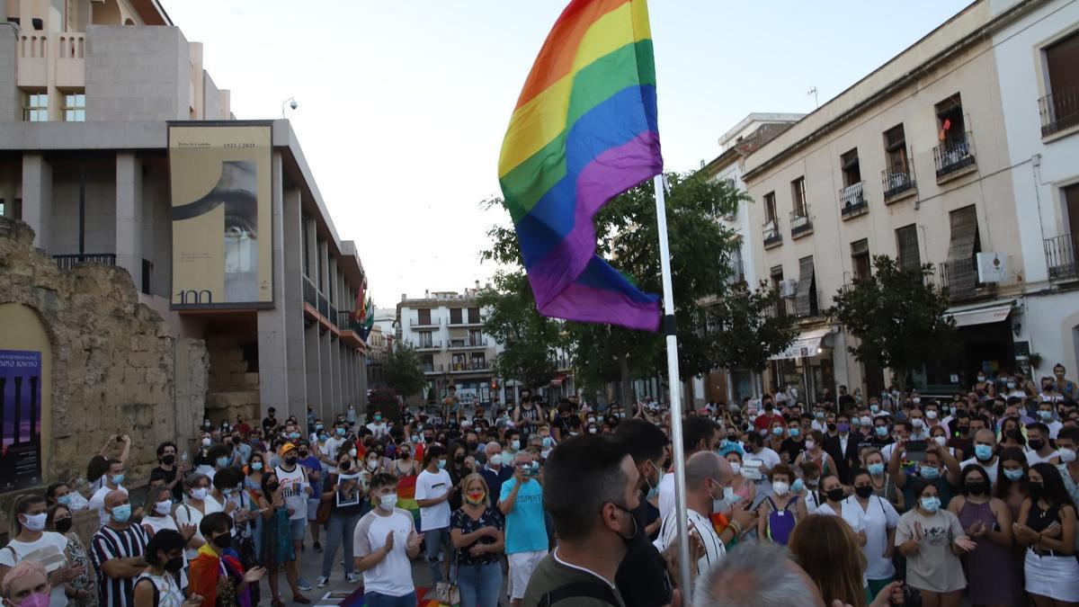 Manifestación en Capitulares por la muerte de Samuel Luiz.