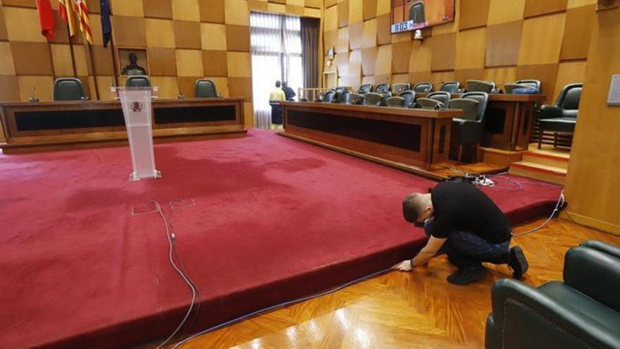 Preparativos en el salón de plenos, este lunes