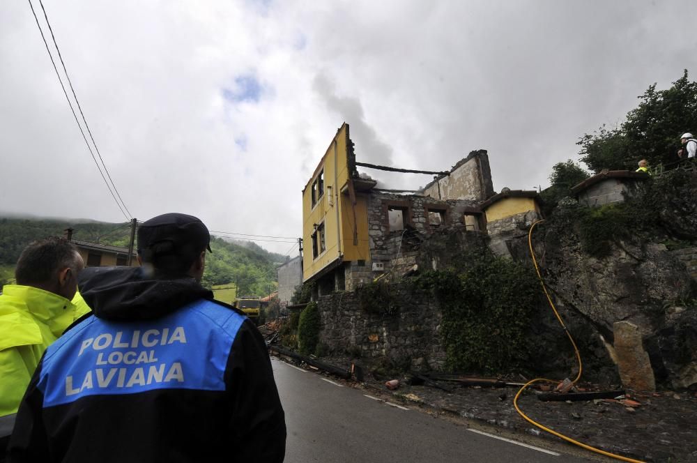 Fallece un hombre en un incendio en una casa de La Xerra, en Laviana