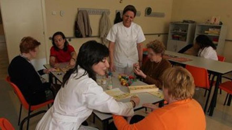 La asociación de alzhéimer espera suelo para otro centro en Badajoz desde hace un año