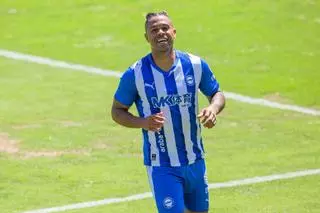 Mariano Díaz bloquea al Alavés