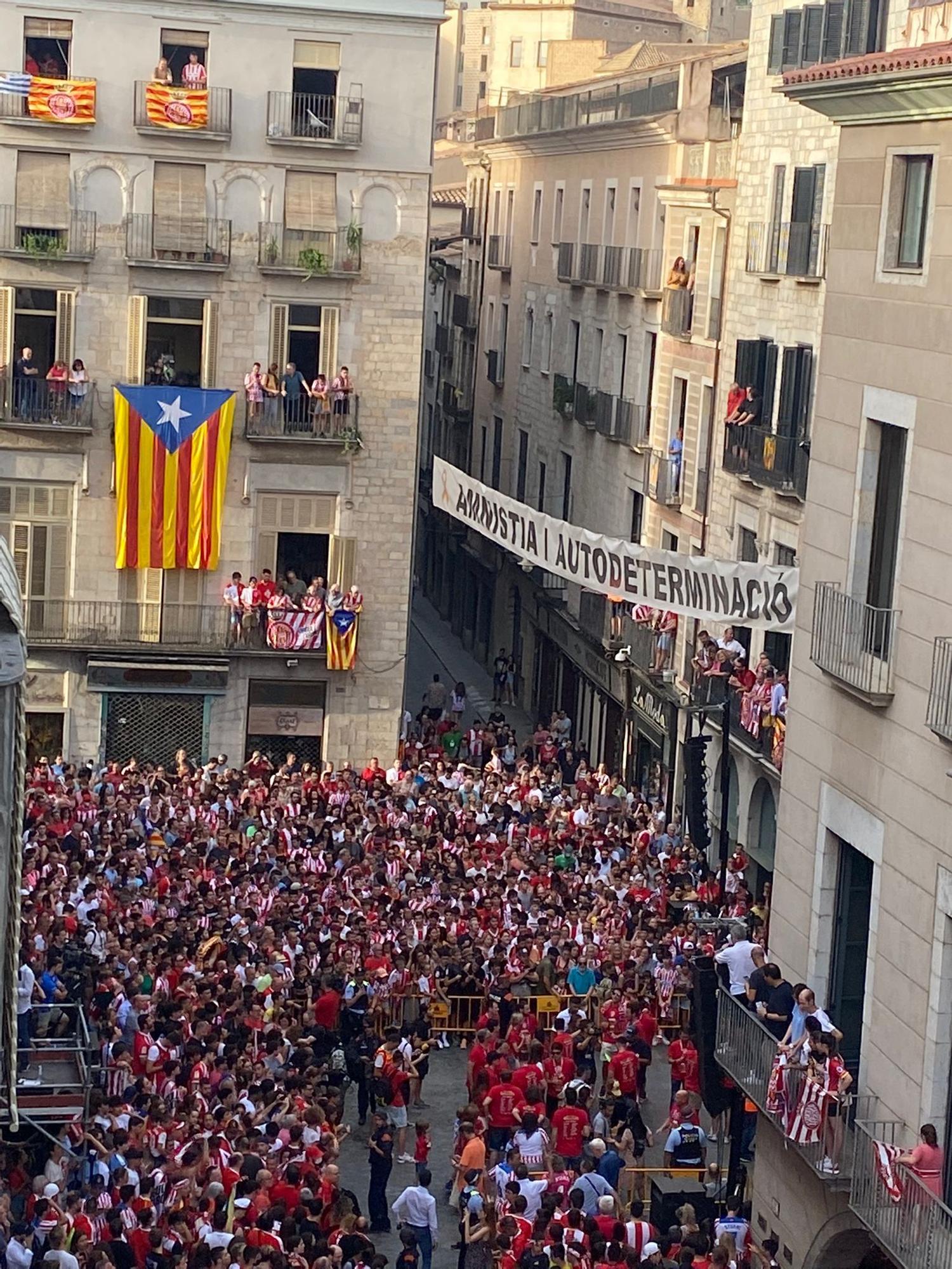 Les millors imatges de la rua de celebració del Girona i el Bàsquet Girona