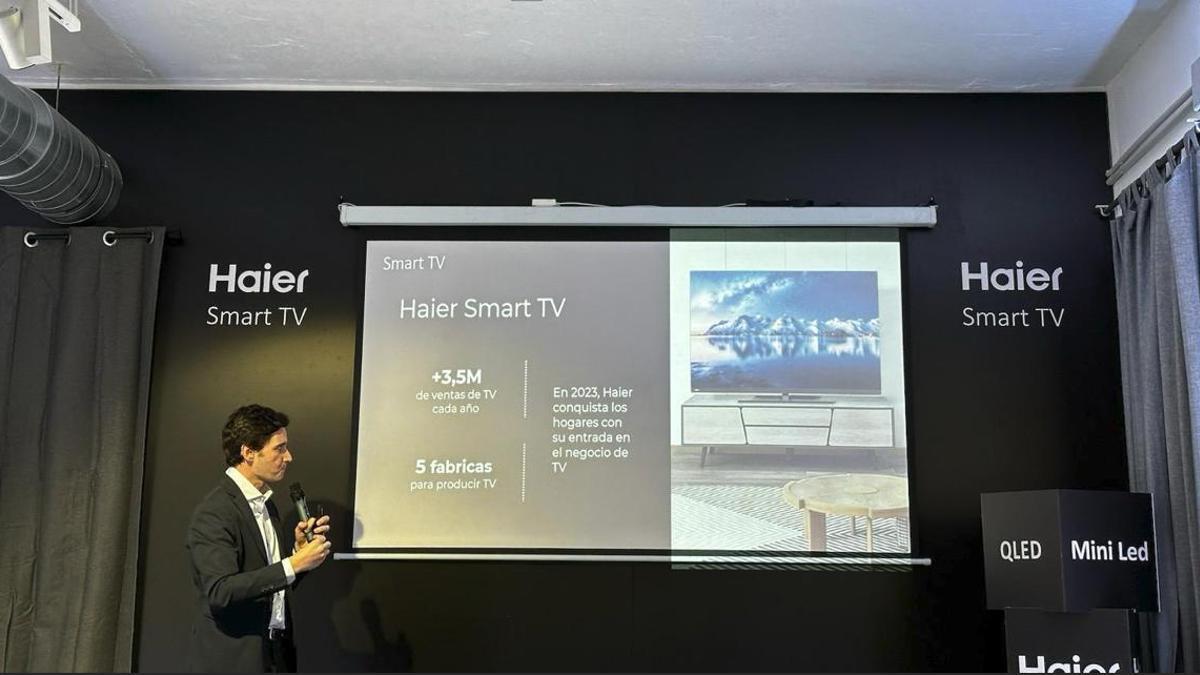 Daniel Pamies en un momento de la presentación de la nueva gama de teles Haier.