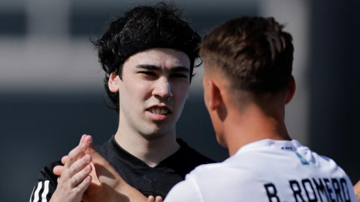 Spreen, saludando a Brian Romero