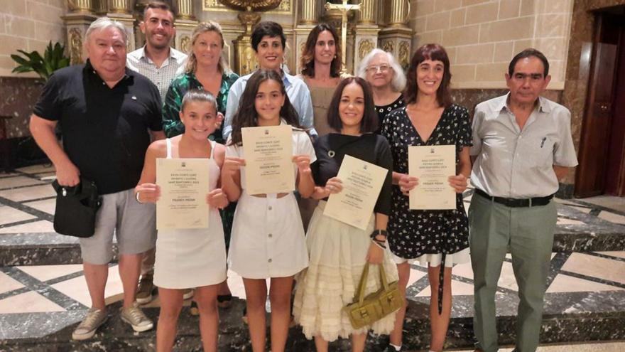 Las ganadoras del concurso para adultos e infantil.