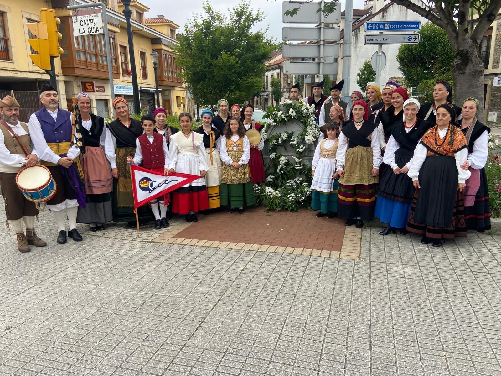 Fuegos artificiales, música, flores, hoguera... la celebración de San Juan en Gijón, en imágenes
