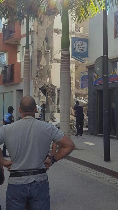 Un inmueble situado en el barrio de Los Cristianos se ha venido abajo.