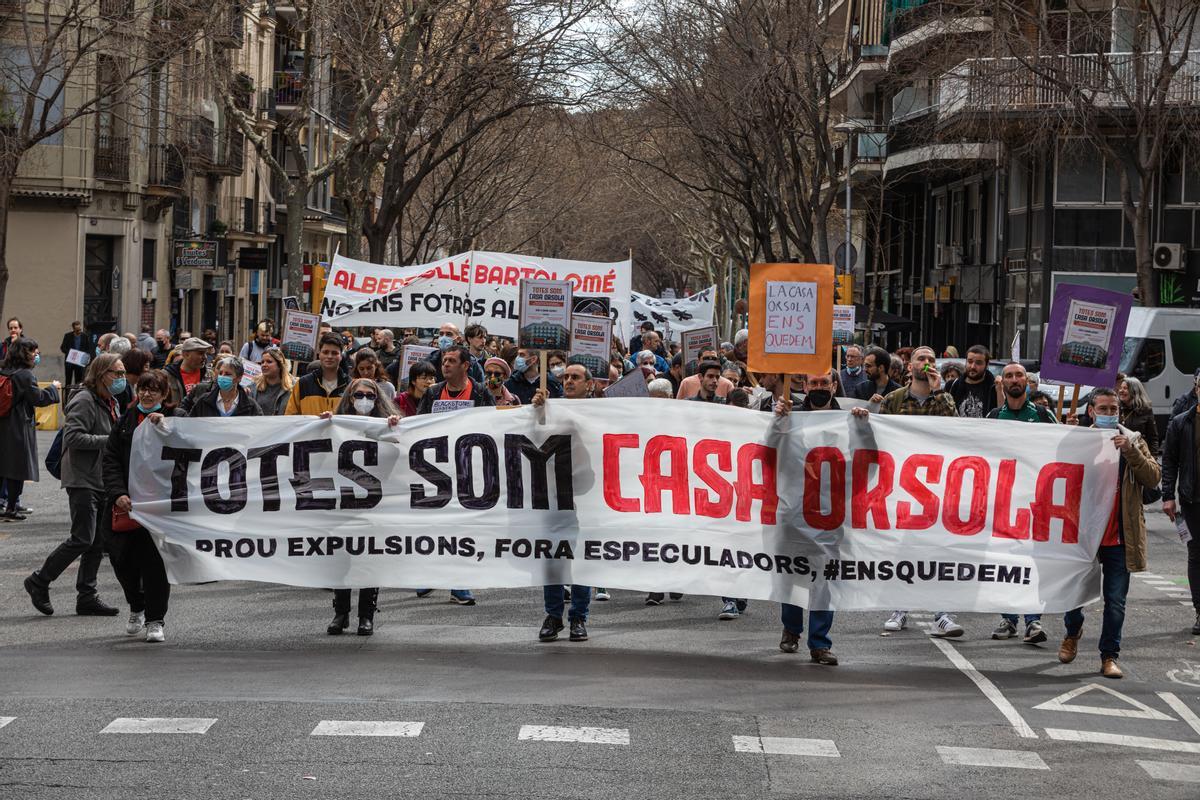 La protesta en defensa de la Casa Orsola, por las calles del Eixample, en marzo de este año.