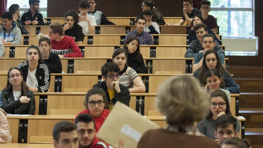 Examen de selectividad en Galicia. // FDV