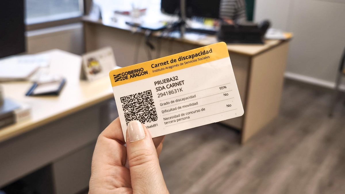 Este es el carnet que ha comenzado a distribuirse y que convivirá con el anterior modelo