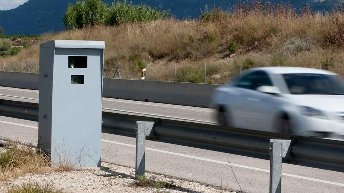 Radar en una autopista de la Comunidad Valenciana.