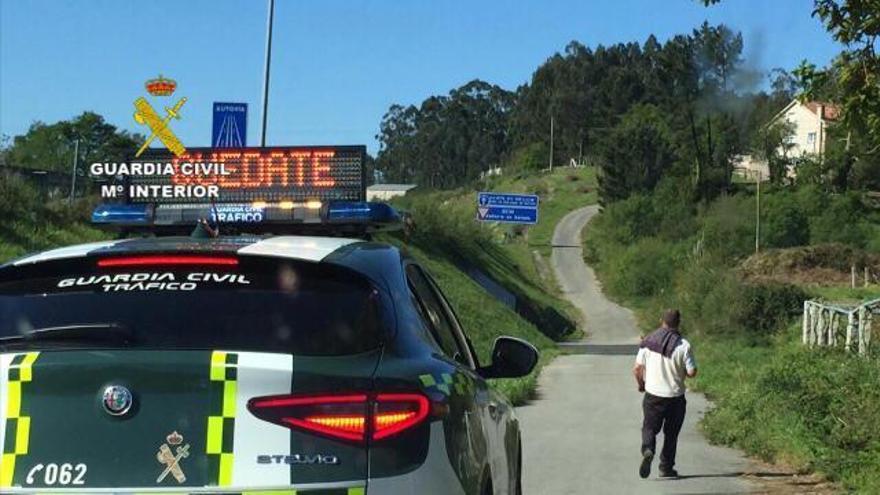 Momento de la intervención de la Guardia Civil.