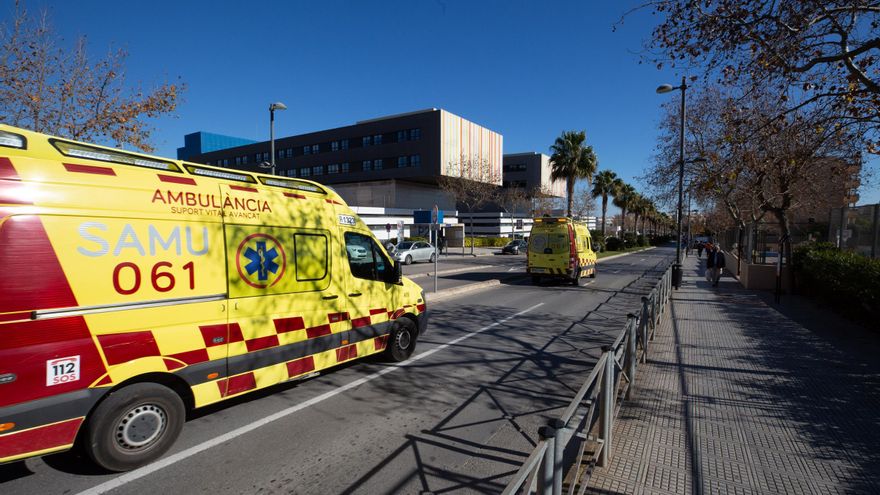 Llegan a Ibiza tres ambulancias de refuerzo &quot;para suplir las averiadas&quot;