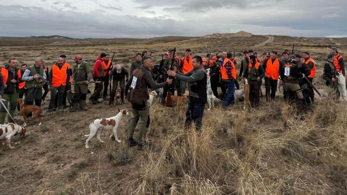 La Puebla de Albortón acogió el pasado 8 de noviembre el LV Campeonato de Aragón de Caza Menor con Perro. | SERVICIO ESPECIAL