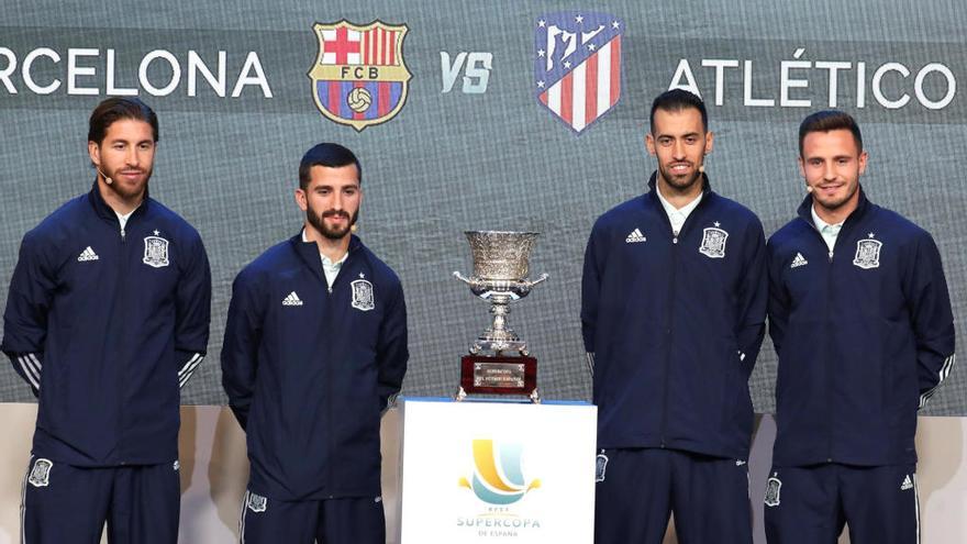 Sergio Ramos, José Luis Gayá, Sergio Busquets y Saúl Ñíguez, ayer en la presentación.