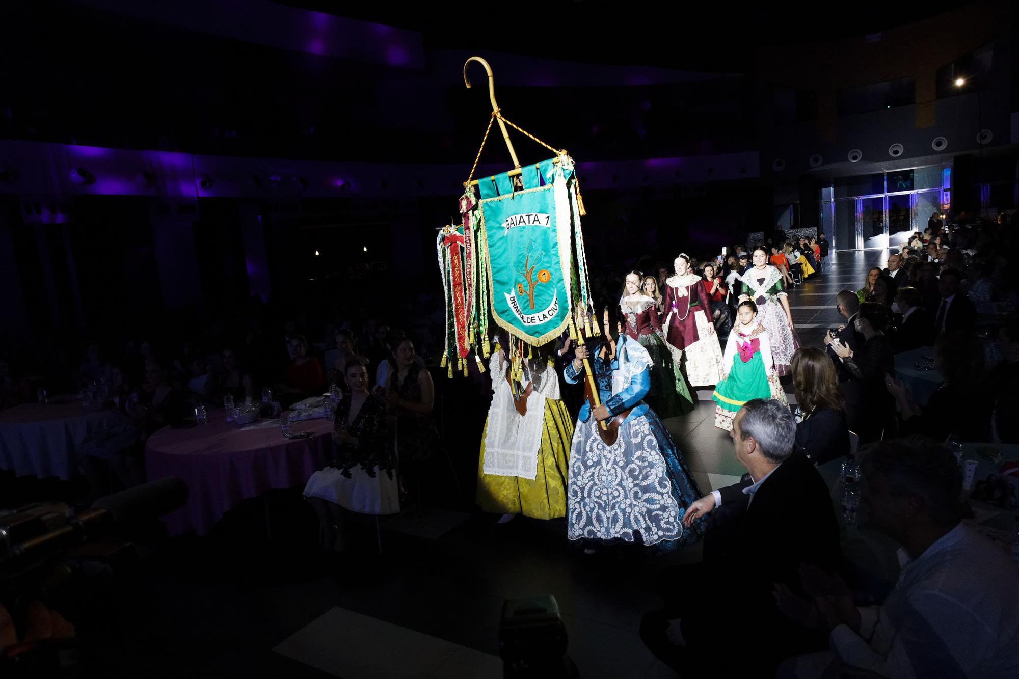 Diana y Lidón suben al trono de Brancal de la Ciutat al son de música y tradición