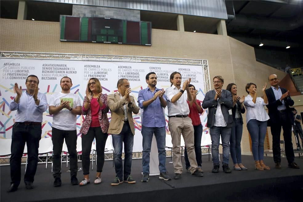 Fotogalería de la asamblea de Podemos sobre el referéndum de Cataluña