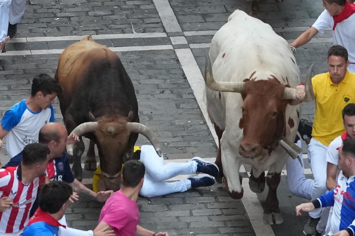 Sexto encierro de los Sanfermines, tenso, emocionante y protagonizado por los toros de la ganadería de La Palmosilla.