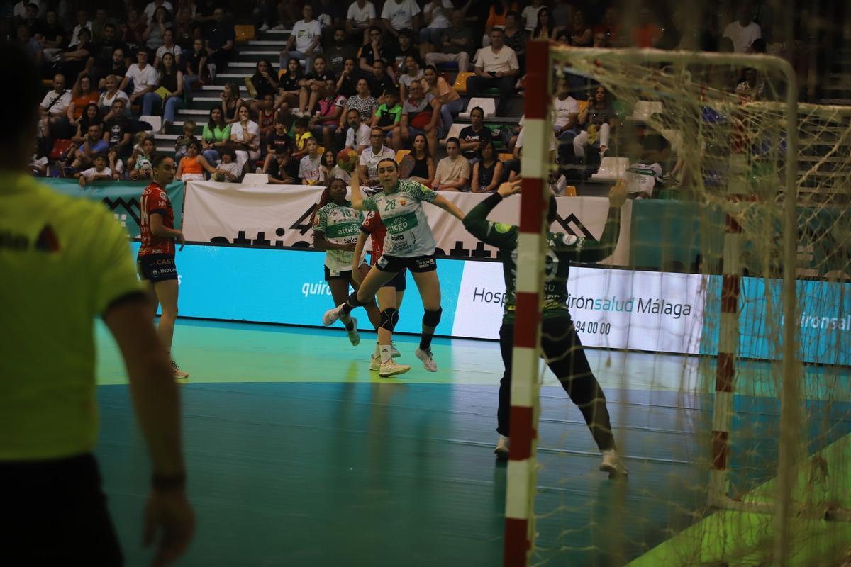 Las ilicitanas han logrado la clasificación para las semifinales del play-off de la Liga Guerreras Iberdrola gracias a la contundente victoria ante Conservas Orbe Rubensa Porriño (25-21, 16-9 al descanso).