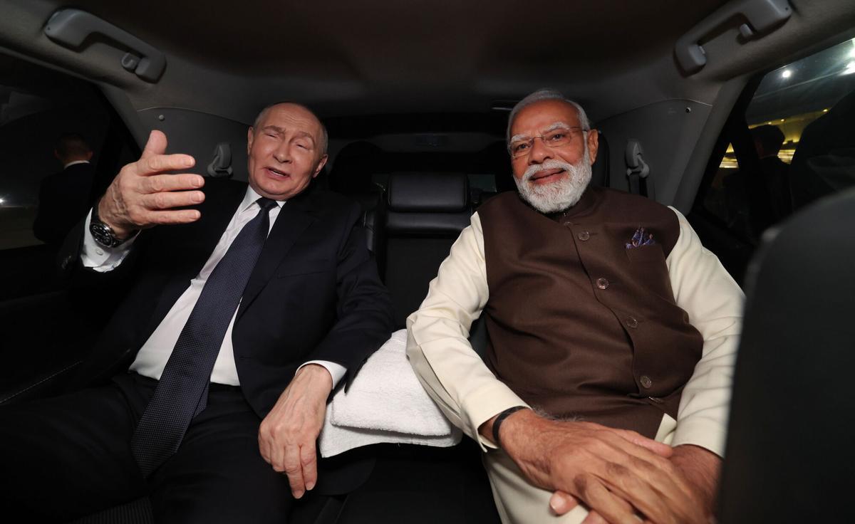 Putin arriba a l’Índia amb més petroli i armes per a Modi