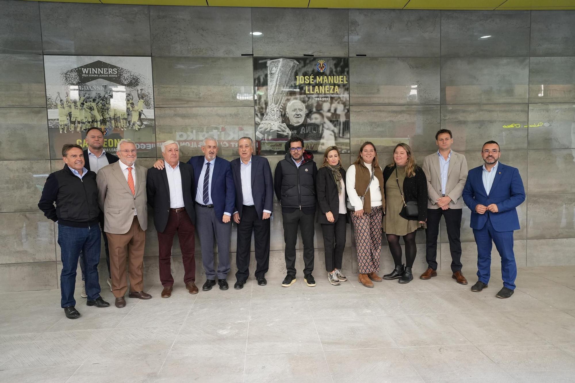 Inauguración de dos nuevos azulejos en el 'Passeig Groc' del Villarreal CF