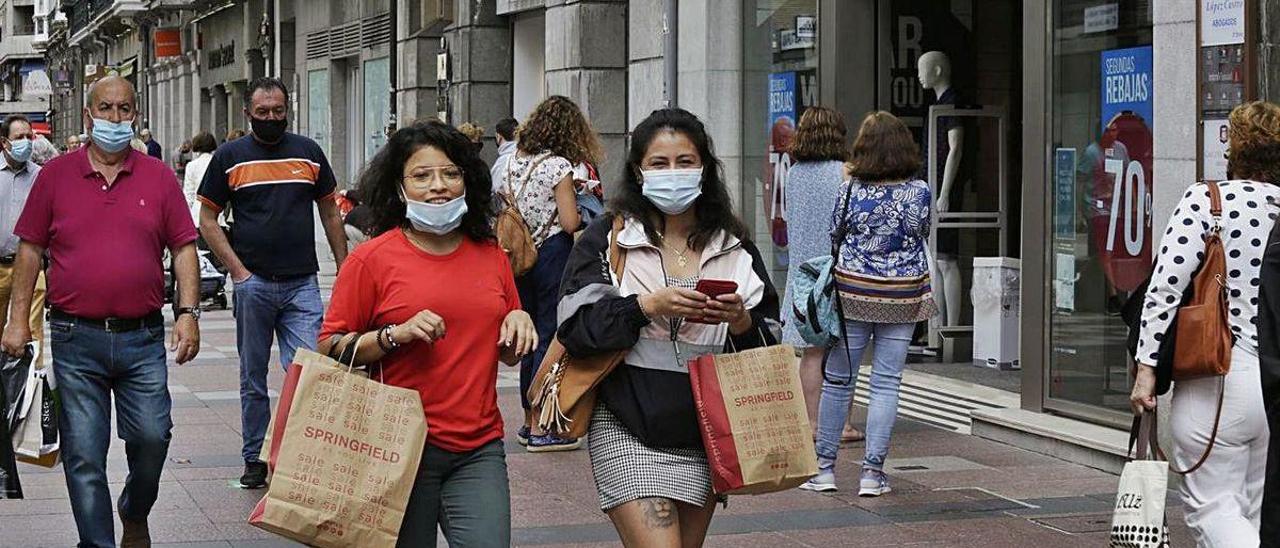 La tienda pequeña gana clientes en unas rebajas sin aglomeraciones