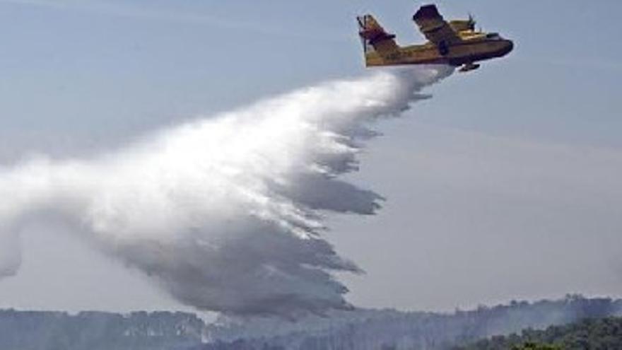 Persiste el nivel de alerta ante un incendio que ha calcinado 2.000 hectáreas