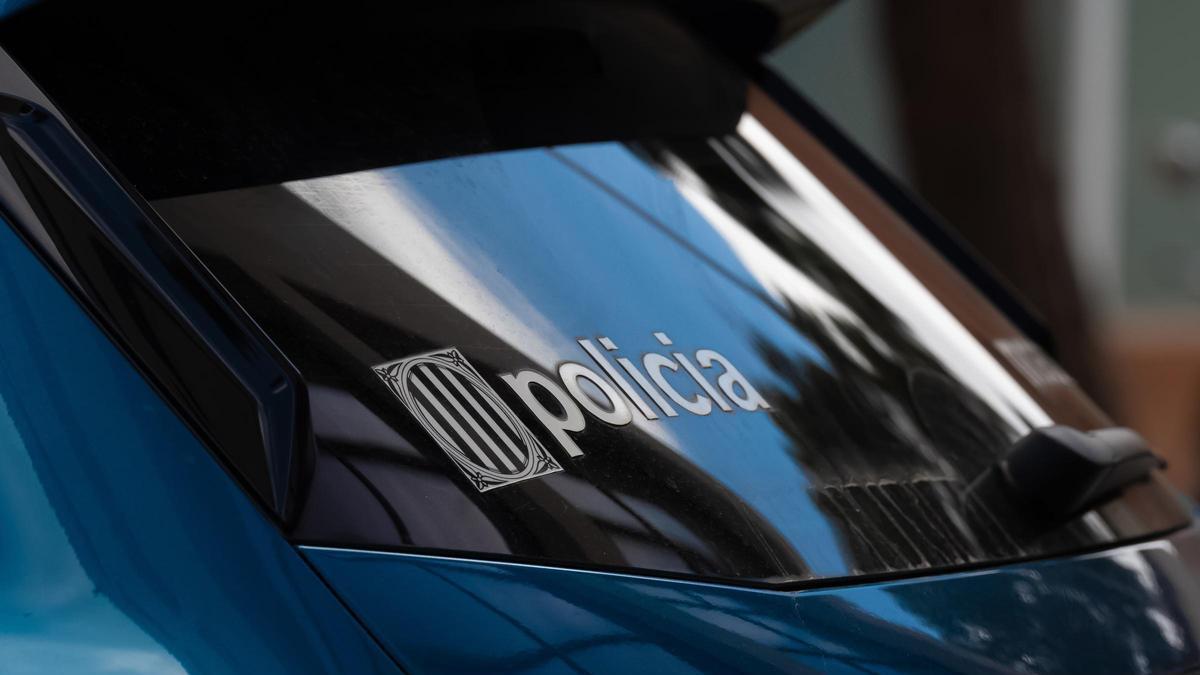 Hallan a un hombre muerto en un coche en un canal en Lleida y detienen al conductor