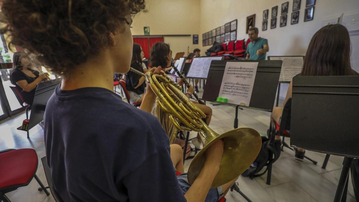 Alumnos en una de las aulas del Conservatorio Profesional de Música de Elche