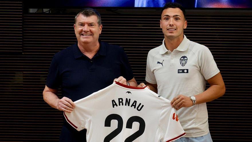 Arnau Martínez ja vesteix de valencianista: “Vull ajudar l’equip a fer un pas endavant”