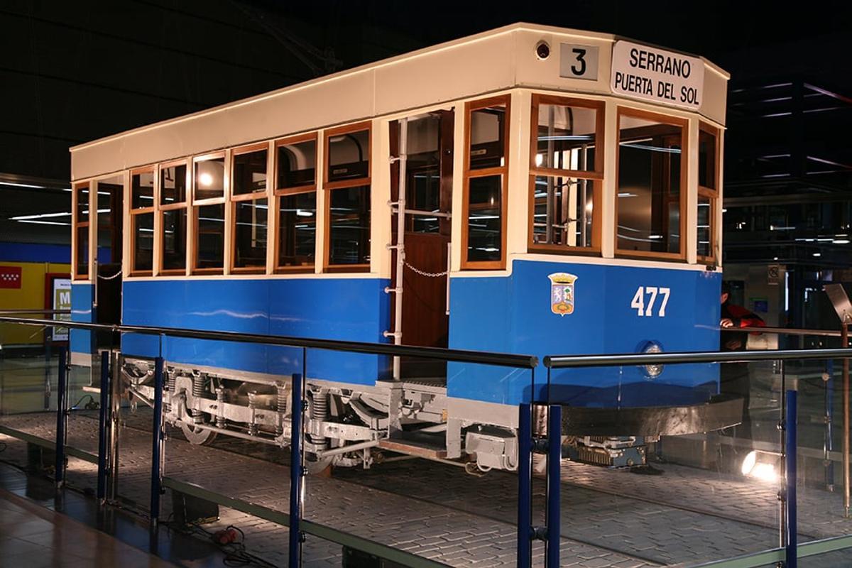 Con más de 8 metros de largo y 2 de ancho, el tranvía podría llegar a pesar hasta 10.500 kilos