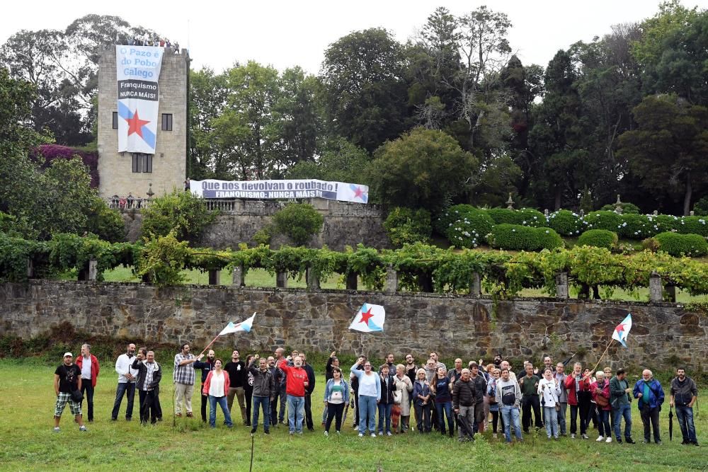 Militantes del BNG ocupan el pazo de Meirás en Sada