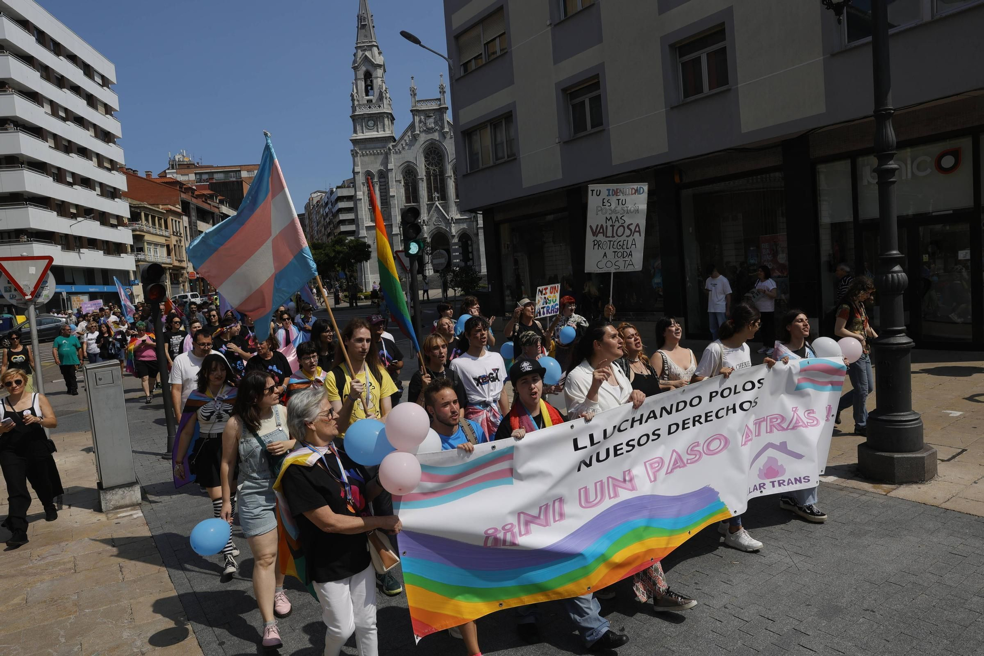 EN IMÁGENES: la Marcha del Orgullo LGTB por Avilés