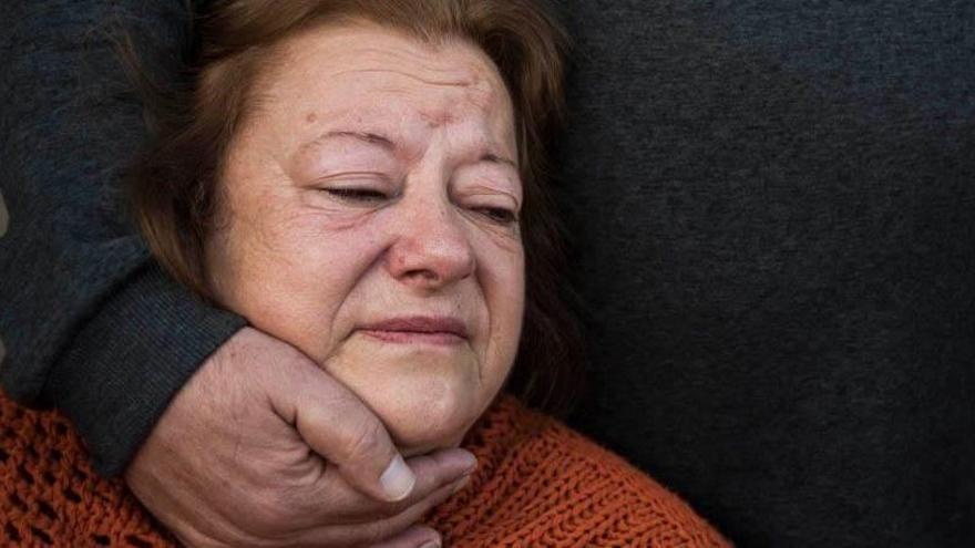 Desahuciada con 65 años, un hijo y dos nietos por una deuda contraída por su exmarido hace 30 años