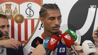 Loïc Badé: "Me gustaría estar muchos años en el Sevilla porque me siento muy bien"