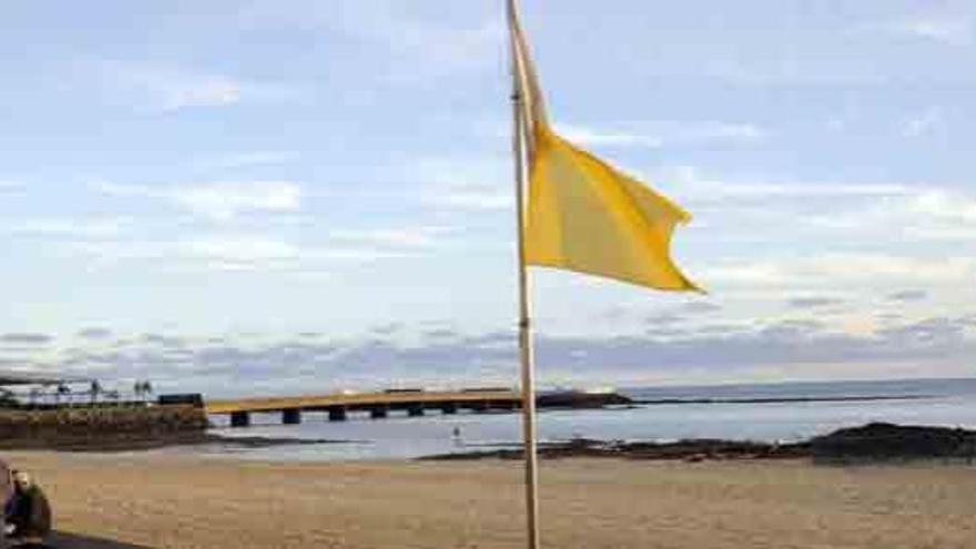 Bandera amarilla, en la tarde de ayer, en El Reducto. i J. FUENTES