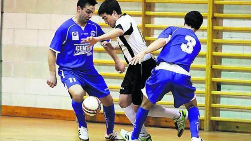 Un lance del choque entre La Volanta y el Cinco As. / juan plaza