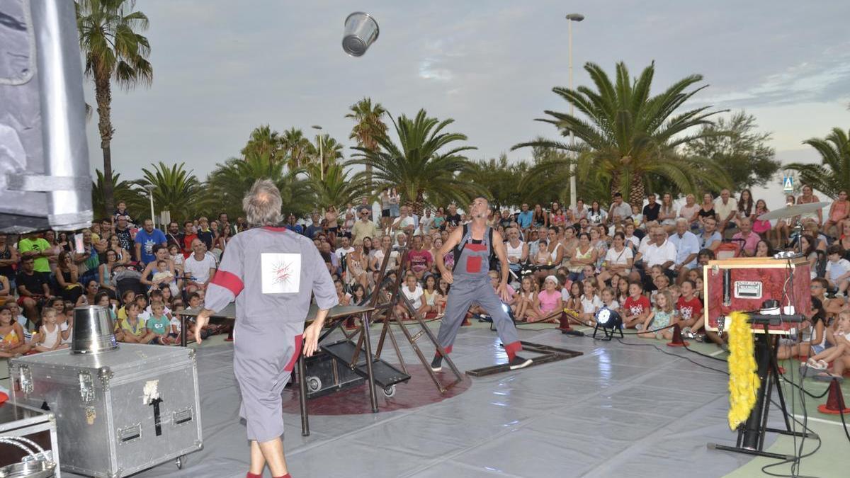 Una de las jornadas con gran afluencia de público en la pista de patinaje, una de las ubicaciones de Moncofa al Carrer de la edición de 2019.