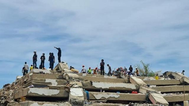 Imagen de archivo de un edificio derrumbado en La Guaira (Venezuela) por los terremotos.