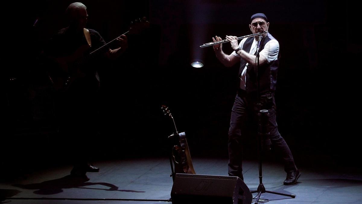Jethro Tull 2018 bei einem Konzert in Pamplona.